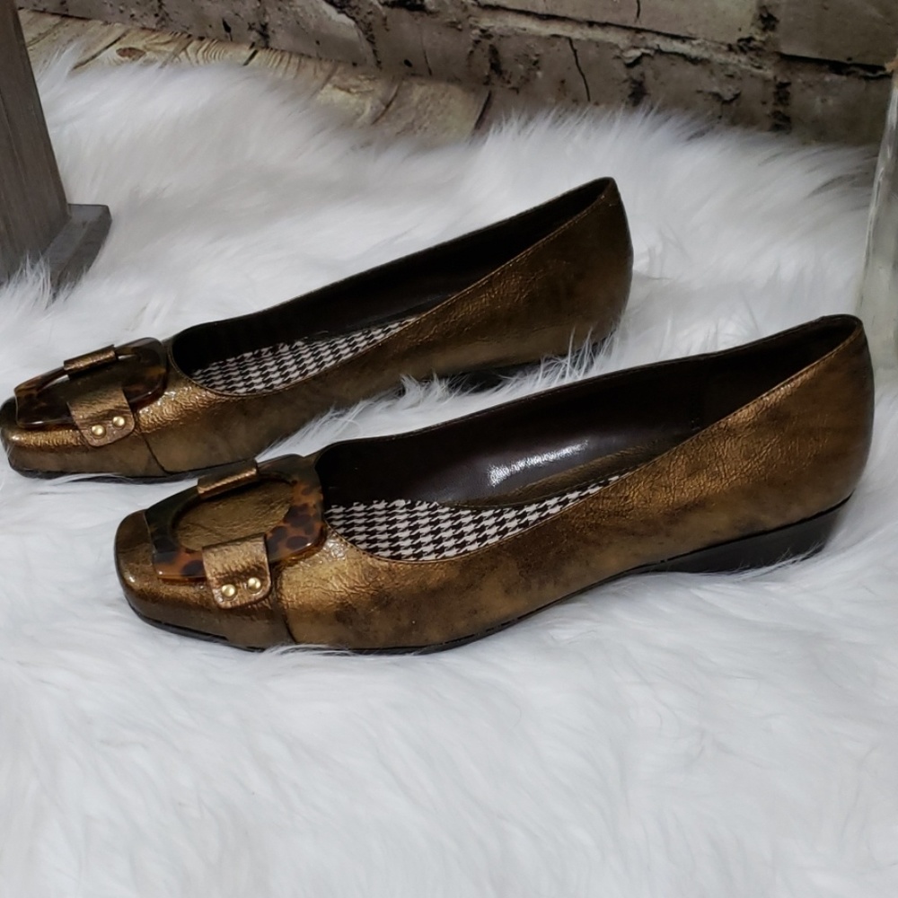 Liz Claiborne Philicia Slip on Flats